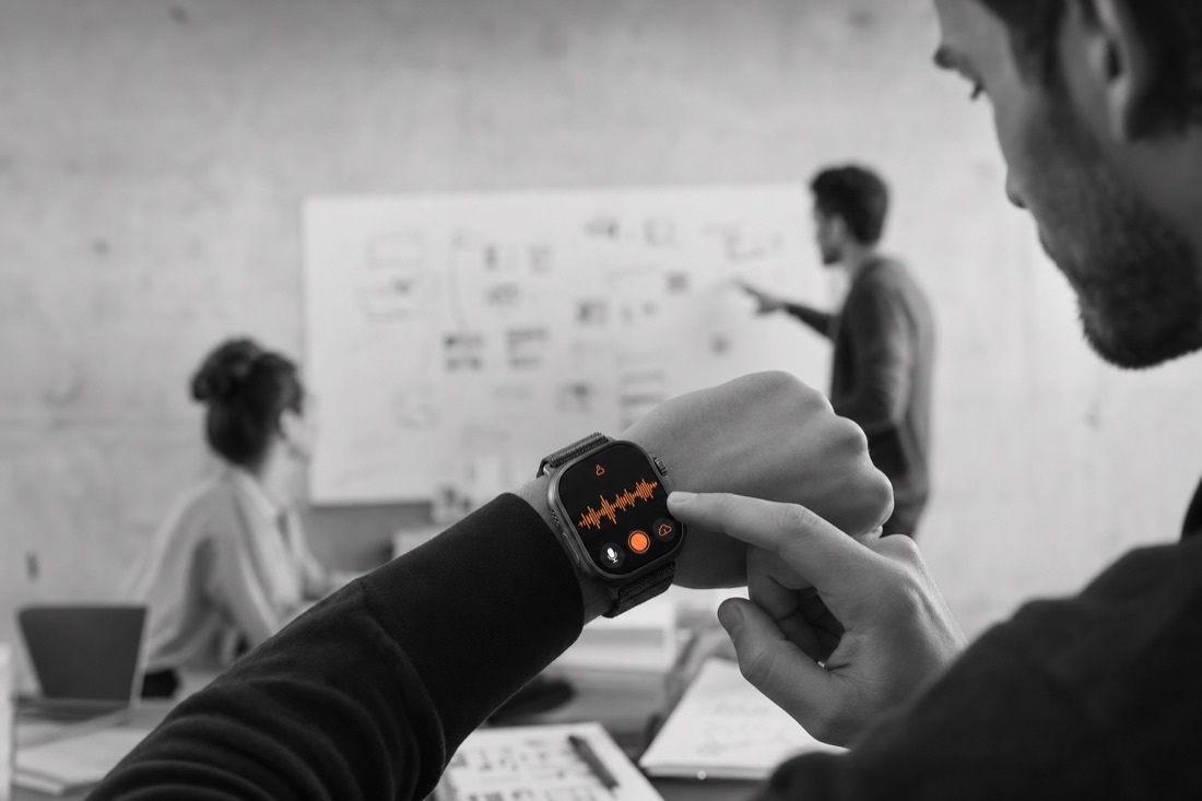 Recording an in-person meeting from a smartwatch running Reus